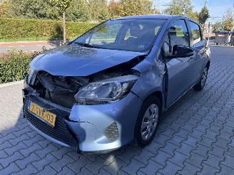Voiture accidenté Toyota Yaris 1.5 Hybride Aspiration. Navi Camera cruise Clima 2013/12