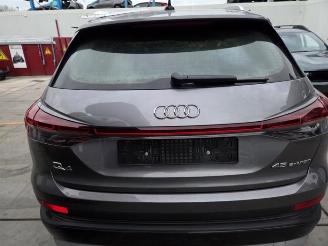 Vrakbiler auto Audi Q4 Q4 (F4B), SUV, 2021 45 e-tron 82 kWh 2024/9