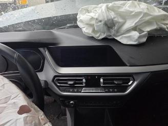 Vrakbiler auto BMW 1-serie 1 serie (F40), Hatchback, 2019 118i 1.5 TwinPower 12V 2019/10