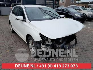 Vrakbiler auto Hyundai I-30 i30 (PDEB5/PDEBB/PDEBD/PDEBE), Hatchback, 2016 1.6 CRDi 16V VGT 2017/1