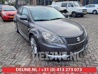 Coche siniestrado Suzuki Kizashi Kizashi (FRE/FRF), Sedan, 2010 / 2015 2.4 16V 2013/1