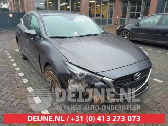 Vrakbiler auto Mazda 3 3 (BM/BN), Hatchback, 2013 / 2019 2.2 SkyActiv-D 150 16V 2017/11