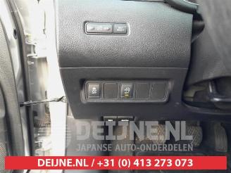 Nissan Pulsar Pulsar (C13), Hatchback, 2013 1.2 DIG-T 16V picture 17