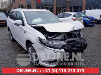 skadebil auto Mitsubishi Outlander  2019/8