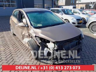 Vrakbiler auto Hyundai I-30 i30 (GDHB5), Hatchback, 2011 1.6 GDI Blue 16V 2013/3