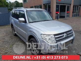 krockskadad bil auto Mitsubishi Pajero Pajero Hardtop (V8/9), Terreinwagen, 2007 3.2 DI-D 16V Autom. 2009/2