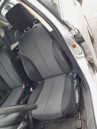 Mazda 2  picture 16
