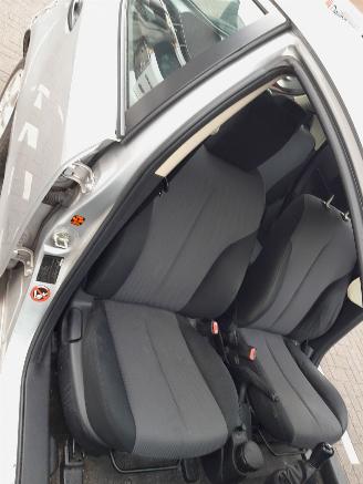Mazda 2  picture 24