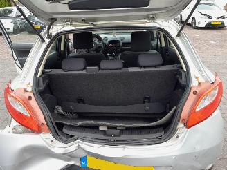 Mazda 2  picture 23