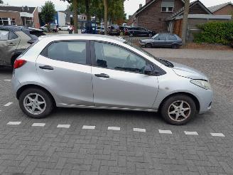 Mazda 2  picture 8