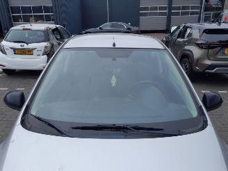 Mazda 2  picture 9