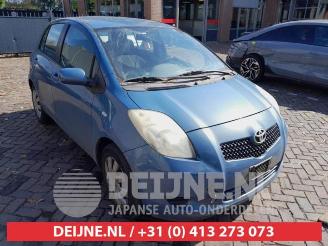 Vrakbiler auto Toyota Yaris Yaris II (P9), Hatchback, 2005 / 2014 1.3 16V VVT-i 2006/4