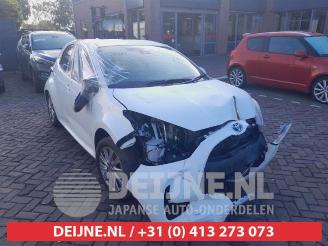 Coche siniestrado Toyota Yaris Yaris IV (P21/PA1/PH1), Hatchback, 2020 1.5 12V Hybrid 115 2023