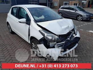 Coche siniestrado Toyota Yaris Yaris III (P13), Hatchback, 2010 / 2020 1.0 12V VVT-i 2016/5