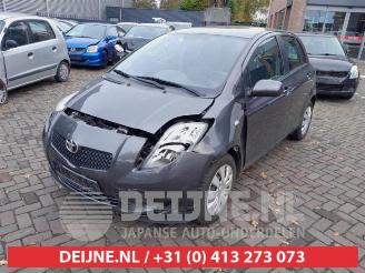 Toyota Yaris Yaris II (P9), Hatchback, 2005 / 2014 1.3 16V VVT-i picture 3