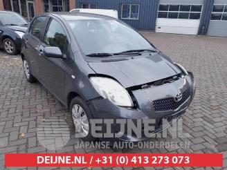 Vrakbiler auto Toyota Yaris Yaris II (P9), Hatchback, 2005 / 2014 1.3 16V VVT-i 2008/2