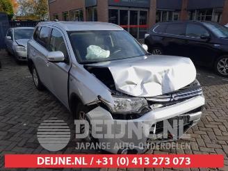 Sloopauto Mitsubishi Outlander Outlander (GF/GG), SUV, 2012 / 2022 2.0 16V PHEV 4x4 2015/7