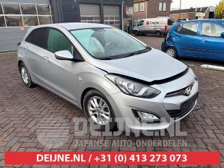 Vrakbiler auto Hyundai I-30 i30 (GDHB5), Hatchback, 2011 1.6 GDI Blue 16V 2013/5