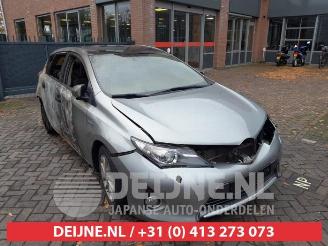Vrakbiler auto Toyota Auris Auris (E18), Hatchback 5-drs, 2012 / 2019 1.8 16V Hybrid 2014/3