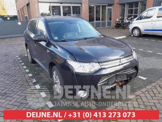 Vrakbiler auto Mitsubishi Outlander Outlander (GF/GG), SUV, 2012 / 2022 2.0 16V PHEV 4x4 2013/11
