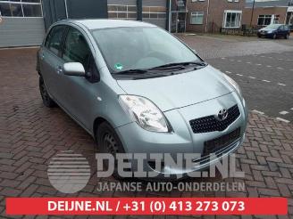 Coche siniestrado Toyota Yaris Yaris II (P9), Hatchback, 2005 / 2014 1.3 16V VVT-i 2006/2