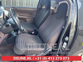 Toyota iQ iQ, Hatchback 3-drs, 2009 / 2015 1.0 12V VVT-i picture 16