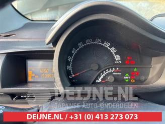 Toyota iQ iQ, Hatchback 3-drs, 2009 / 2015 1.0 12V VVT-i picture 9