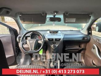 Toyota iQ iQ, Hatchback 3-drs, 2009 / 2015 1.0 12V VVT-i picture 15