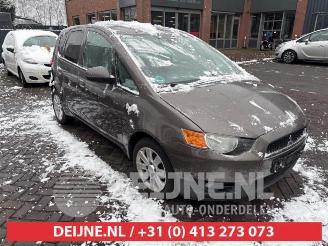 Coche siniestrado Mitsubishi Colt Colt (Z2/Z3), Hatchback, 2004 / 2012 1.3 16V 2013/1