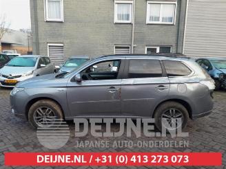 Mitsubishi Outlander Outlander (GF/GG), SUV, 2012 / 2022 2.0 16V PHEV 4x4 picture 4