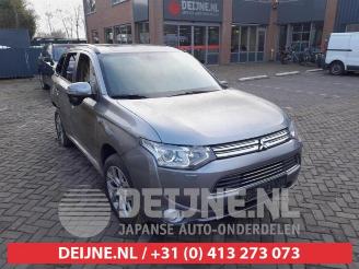 Vrakbiler auto Mitsubishi Outlander Outlander (GF/GG), SUV, 2012 / 2022 2.0 16V PHEV 4x4 2013/11