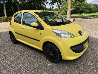 skadebil auto Peugeot 107 xs 5-drs airco 2007/6