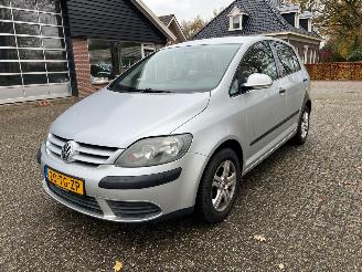 Vaurioauto  passenger cars Volkswagen Golf plus 1.6 fsi Comfortline Business 2006/12