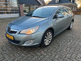 Vaurioauto  passenger cars Opel Astra 1.7 cdti Sports Tourer Cosmo 2012/1