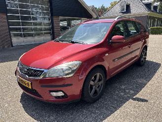 Vaurioauto  passenger cars Kia Ceed 1.6 crdi Spory Wagon X-ecutive 2010/12