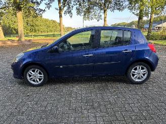 Renault Clio 1.4 16v Dynamique Line picture 2