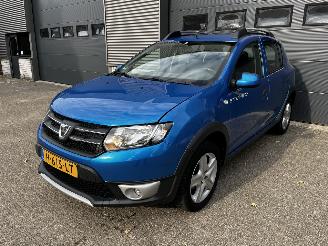 damaged passenger cars Dacia Sandero STEPWAY 0.9 TCE AIRCO / CRUISE / NAVI / PDC 2016/1