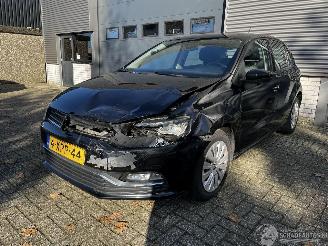 damaged passenger cars Volkswagen Polo 1.2TSI 5 DEURS AIRCO / NAVI / CRUISE 2014/10