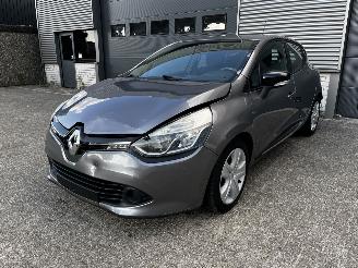 skadebil auto Renault Clio 0.9 TCE AIRCO / CRUISE / PDC 2016/2