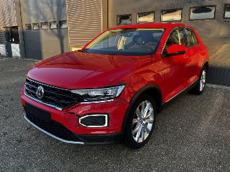 Damaged car Volkswagen T-Roc 1.5 TSI CAMERA / PDC / NAVI / STOELVERW /150PK 2020/4