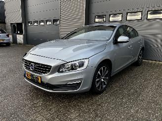 Coche accidentado Volvo S-60 1.5 T3 AUTOMAAT / NAVI / CRUISE / LEER / PDC 2018/3