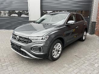 Unfallwagen Volkswagen T-Roc 1.0 TSI CAMERA / NAVI / CRUISE / PDC / DIG COCKPIT 2025/2