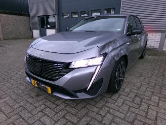Vaurioauto  passenger cars Peugeot 308 SW 1.6 PLUG-IN HYBRID / NAVI / CAMERA / CRUISE 2024/3