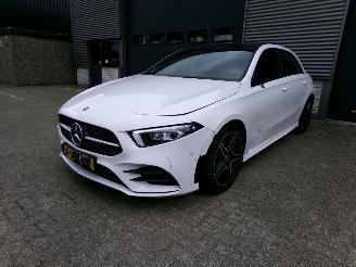 krockskadad bil auto Mercedes A-klasse 200D AMG-PAKKET / PANODAK / CAMERA / NAVI / AUTOMAAT 2019/12