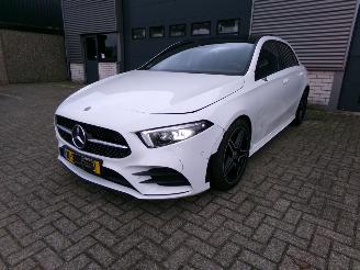 Unfallwagen Mercedes A-klasse 200D AMG-PAKKET / PANODAK / CAMERA / NAVI / AUTOMAAT 2019/12