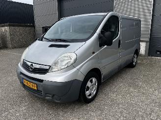 uszkodzony samochody osobowe Opel Vivaro 2.0 CDTI L1 H1 AIRCO / CRUISE / NAVI / TREKHAAK 2011/3