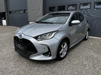 Vaurioauto  passenger cars Toyota Yaris VVT-I AIRCO / CRUISE / NAVI / CAMERA / STOELVERW 2023/6