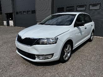 uszkodzony samochody osobowe Skoda Rapid 1.2TSI 2015/6