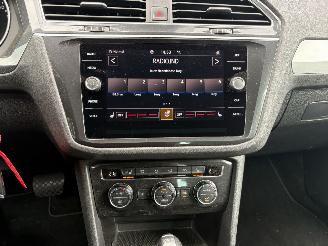 Volkswagen Tiguan 2.0 TSI 4X4 AUTOMAAT / NAVI / CRUISE / CAMERA picture 11