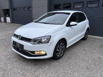 krockskadad bil auto Volkswagen Polo 1.0i SOUND / CLIMA / NAVI / PDC 2017/7